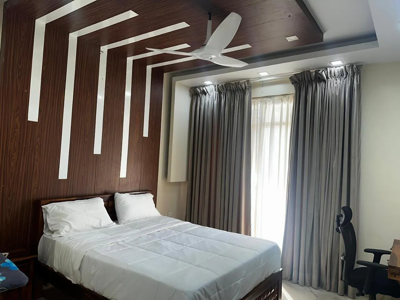 The Room, Central Park 2 Gurgaon Apartment