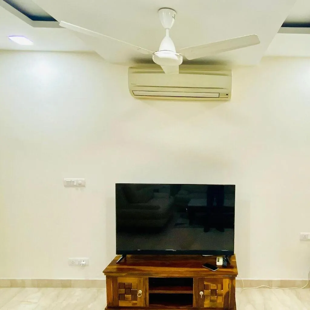 The Room, Central Park 2 Gurgaon Apartment